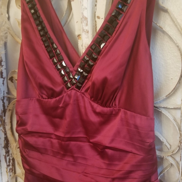 The limited v-neck camisole-fitted top with beaded neckline - Picture 7 of 10